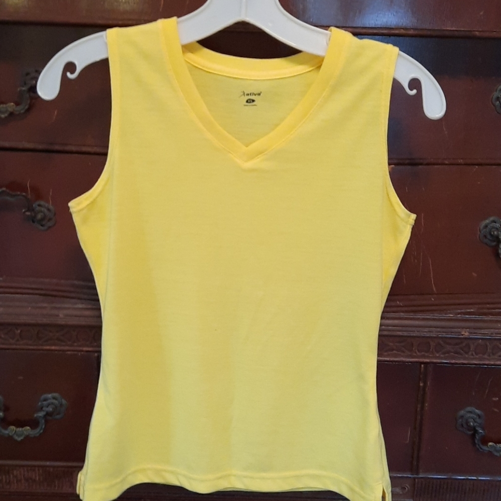 Ativa womens sleeveless top NWOT